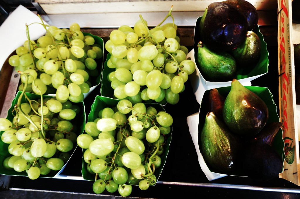Green grapes & green fig besties in a Paris greengrocer