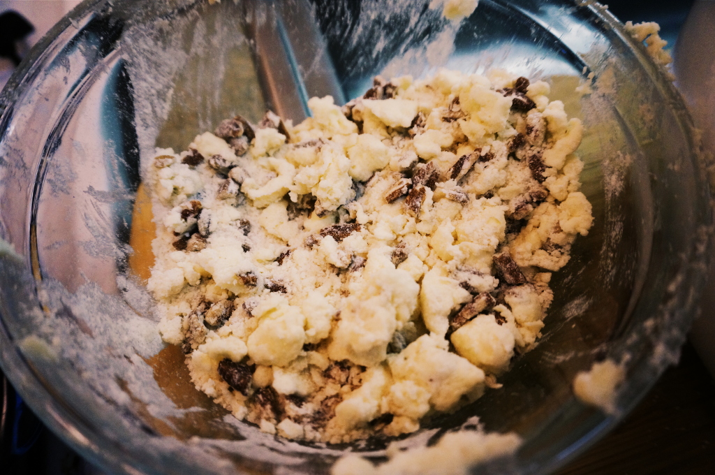 For the topping - mix it together, but keep things chunky.  I found my fingers are the best mixing tools here...