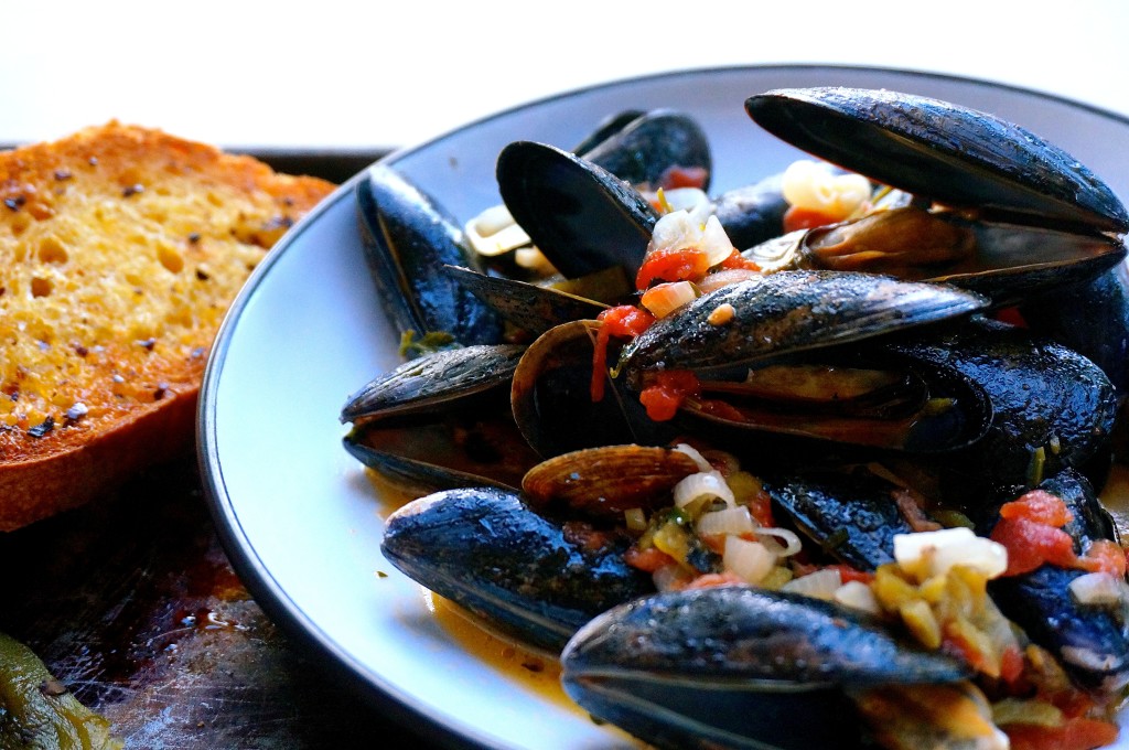 Easy Steamed Mussels | Suitcase Foodist