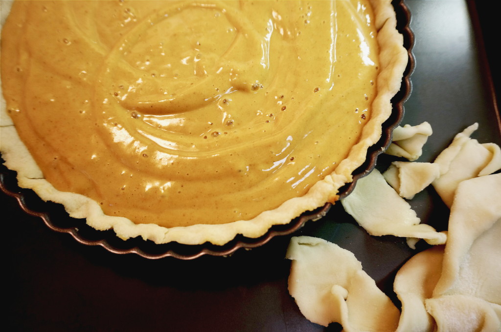 Persimmon Pumpkin Tart with Streusel Top | Suitcase Foodist